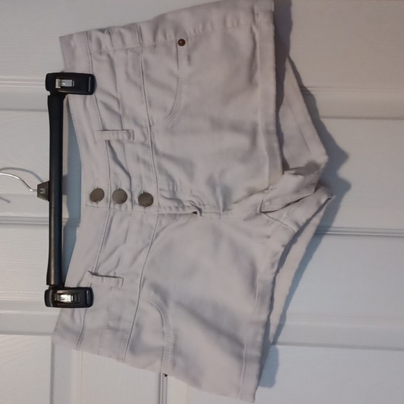 🌺no Boundaries  White  Shorts - Picture 1 of 5